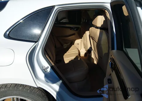 2016 Porsche Macan Turbo из США, поврежденный, VIN WP1AF2A52GLB91288